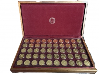 Az Egyesült Államok polgármestereinek konferenciája 50 db-os aranyozott ezüst érem szett Az Egyesült Államok polgármestereinek konferenciája 50 db-os aranyozott ezüst érem szett