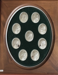 A bátorság arcai cameo 9 db-os ezüst érem szett A bátorság arcai cameo 9 db-os ezüst érem szett